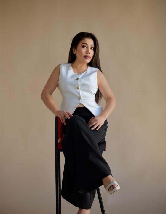 Choose Your Preferred Girl From Noida Escort Service Without Any Stress